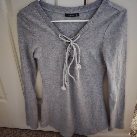 Patty Boutik Women's LS Gray Shirt Size (S) Slimfit V-Neck w/Cord Tie Closure - Picture 5 of 9